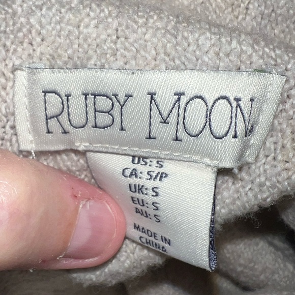 Ruby Moon 3/4 Sleeve Sweater - Picture 7 of 7